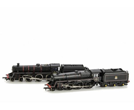 Two Bachmann 00 Gauge BR Standard Class Tender Locomotives: comprising ref 32-502 '5MT' Class 4-6-0 as no 73082 'Camelot' in 