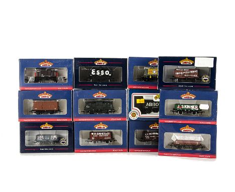 Bachmann 00 Gauge Freight Stock: One dozen assorted 4-wheel wagons, including cattle, private owner coal wagons (including 2 