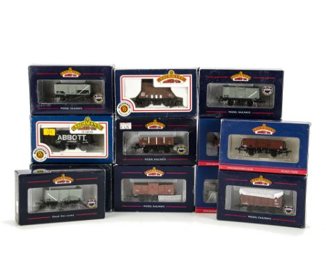 Bachmann 00 Gauge Freight Stock: One dozen assorted 4-wheel wagons, including cattle, 9-plank coke, shock absorbing van and m