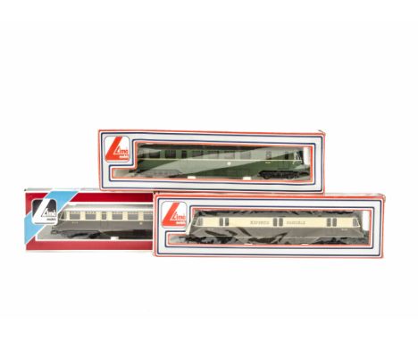 Lima 00 Gauge GWR Diesel Railcars: including passenger car No22, parcels car No34, both in GWR brown/cream, together with pas