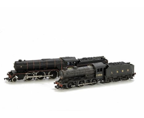 Two Bachmann 00 Gauge Eastern Region Tender Locomotives: comprising ref 31-553 'V2' Class 2-6-2 as no 60807  in early 'Britis