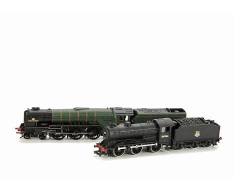 Two Bachmann 00 Gauge Eastern Region Tender Locomotives: comprising ref 32-552 'A1' Class 4-6-2 as no 60147  in lined BR gree