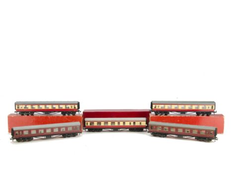 Trix Twin Railway 00 Gauge Scale Length Coaching Stock: seven in BR maroon and three in red/cream (one unboxed), the majority