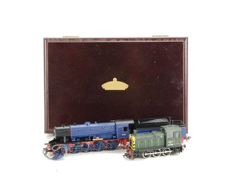 A Bachmann 00 Gauge 'WD' class 2-8-0 Locomotive with Diesel Shunter: comprising Limited Edition no 0204/2000 Austerity Locomo