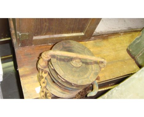 Engine hoist