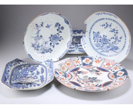 A GROUP OF FIVE CHINESE EXPORT PORCELAIN PLATES, 18TH CENTURY,&nbsp;all with damage, comprising one in the Imari palette, the