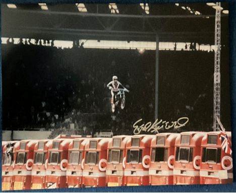 Evel Knievel signed 20x16 colour print pictured during his attempt to jump 13 London Buses at Wembley Stadium 1975. Robert Cr