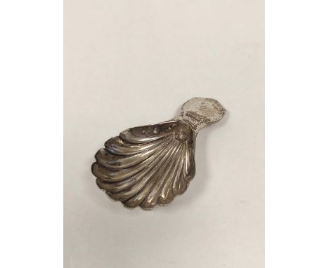 Silver scallop caddy spoon of Georgian style, Chester 1911 