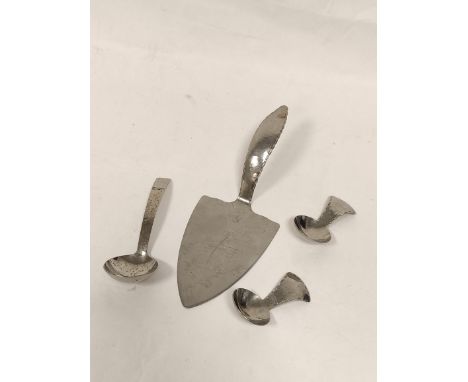 Keswick School, stainless steel cake slice, a ladle and two caddy spoons. (4) 