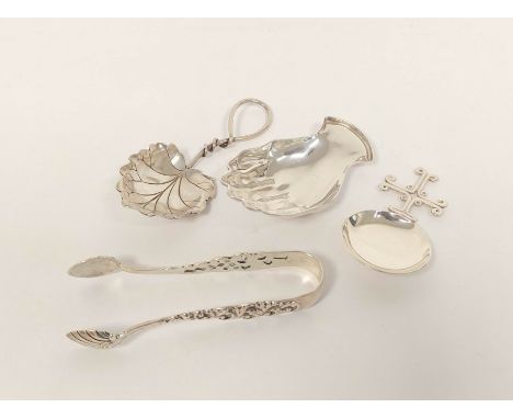 Silver caddy spoon modelled on a hand, two others and sugar tongs. 1900 (4) 52g&nbsp; 