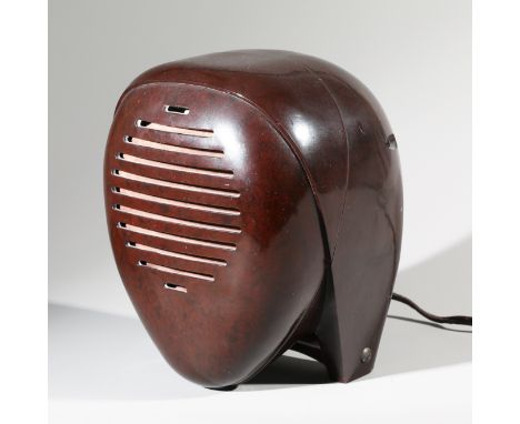 Isamu Noguchi, Radio NurseIsamu NoguchiZenith Radio CorperationEntwurf 1937. Ausführung Zenith Radio Corporation. Rötliches B