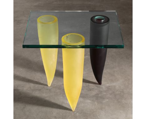 Philippe Starck, Limitierter Coffee Table / Vase Modell Troi Étrangetés sous un murPhilippe StarckDaumEntwurf 1988. Ausführun