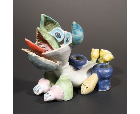 Beate Kuhn, MonsterSteinzeug, polychrom bemalt. Aus unterschiedlichen Hohlformen zusammengesetzt. 11 x 16 x 7,5 cm. Unterseit