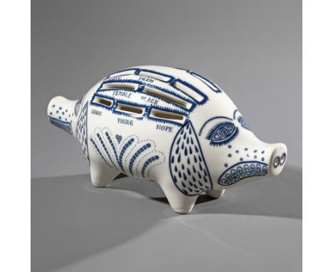 Grayson Perry* (*1960 ), Piggy Bank. 2017Grayson PerryKeramik, Dekor in Blau auf hellem Grund in Karton 13 x 26 x 2,5 cm. Am 