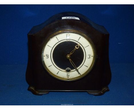 A Bakelite cased Smiths mantel clock 8 1/4" wide, 7 1/4" high. Key and pendulum present. Running at the time of cataloguing. 