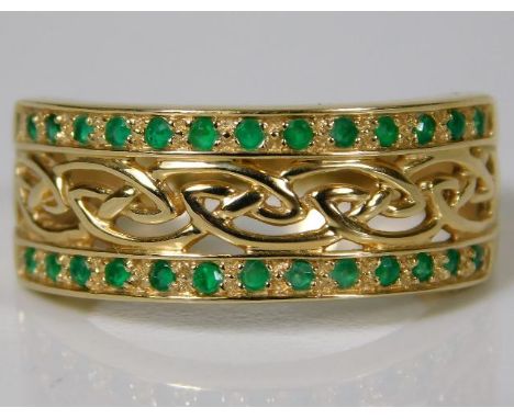 A 14ct gold ring set with emeralds 4g size R/S