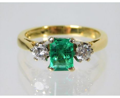 An 18ct gold ring set with approx. 0.25ct diamond &amp; emerald 3.7g size J