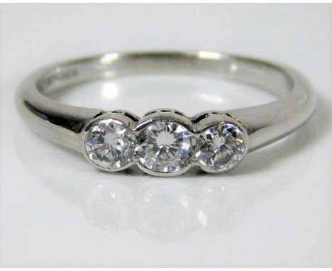 An 18ct white gold ring set with 0.65ct of diamonds 3.5g size Q/R