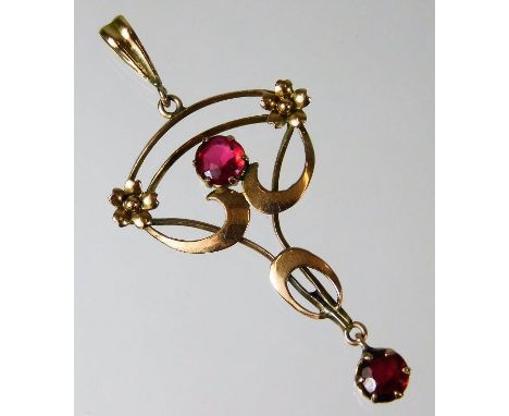 An antique 9ct gold pendant set with ruby 1.7g