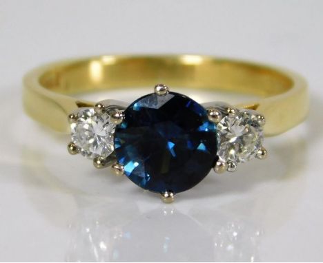 An 18ct gold ring set with sapphire &amp; approx. 0.3ct diamond 3.7g size N