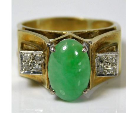 A 14ct gold ring set with jade &amp; diamond 8.7g size N