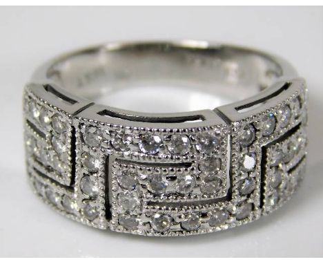 An 18ct white gold ring set with approx. 1ct diamond 5.8g size Q/R