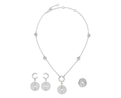 18 kt., round diamonds ap. 5.10 cts, all signed Bulgari, Made in Italy, ap. 36 dwts. Lengths 18 1/4 to 15 inches, adjustable.