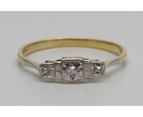 An 18ct gold, Art Deco three stone diamond ring, 2.3g, U 