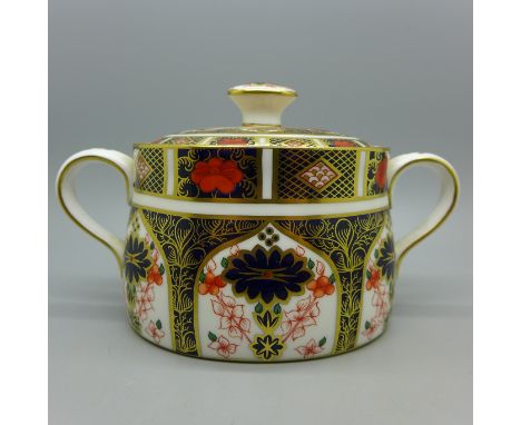 A Royal Crown Derby 1128 Imari pattern two handled sugar basin with lid 