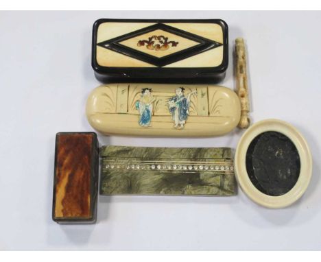 A horn snuff box, an inlaid ebonised snuff box, a bone stanhope with Carmathen, a bakelite box and comb and an ivory oval fra