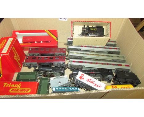 A quantity of 00/Ho gauge locomotives including Hornby, Triang, Lima &amp; transcontinental coaches.