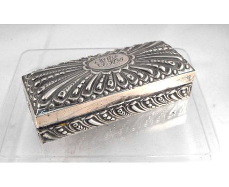 A Victorian Goldsmiths & Silversmiths company silver ring box London 1894 9.5cm x 4cm 