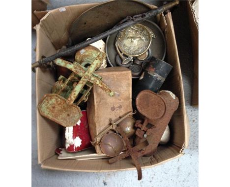 Kitchen scales and other kitchenalia (box) 