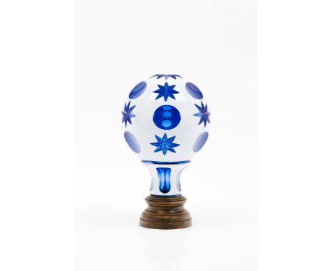 A newel post finialWhite and blue glassFaceted decorationMetal mountLenght: 15 cm 
