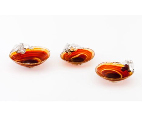 Three cupsCarnelian agateApplied silver 835/000 elementsWith faceted rock crystal, agate and citrine beadsOporto hallmark (po