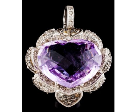 A heart pendantGold 750/000Set with one heart shaped amethyst and 81 colourless and brown brilliant cut diamonds totalling ap