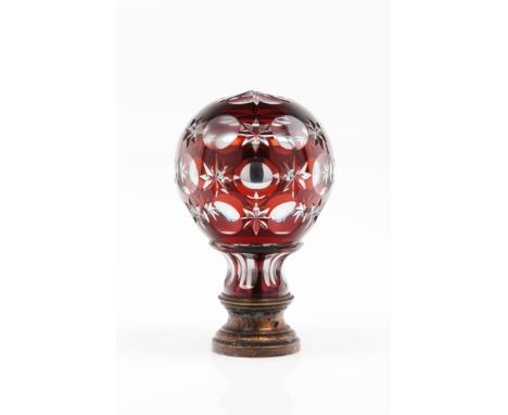 A newel post finialColourless and bordeaux glassFaceted decoration with mirrored interiorMetal mountLenght: 16 cm 