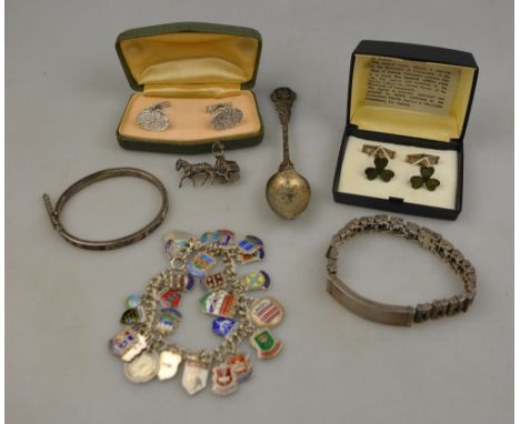 A collection of jewellery items including silver double curb bracelet with enamel souvenir charms attached, bark finish ID br