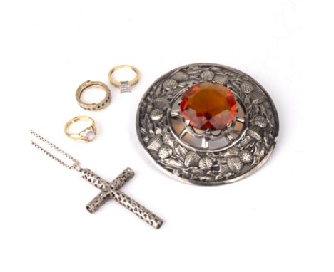 Collection of jewelleryComprising a large Scottish paste brooch, 8cm overall, a silver modernist crucifix on chain, a 9ct gol