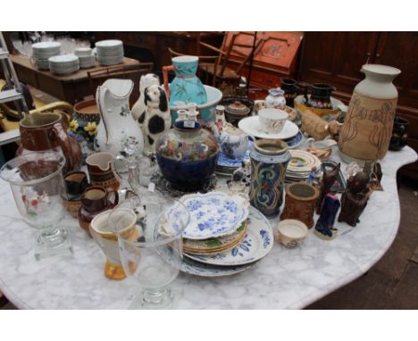 A SELECTION OF BRITISH AND CONTINENTAL POTTERY AND PORCELAIN to include Chamberlain Worcester, Royal Doulton Lambeth advertis