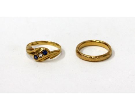 AN 18CT ENGRAVED WEDDING BAND size J/K, and one other 18ct gold ring (2), overall weight 6 grams approximately