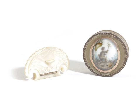 λ λ A LACQUERED PAPIER-MÂCHÉ SNUFF BOX LATE 18TH CENTURYthe lid with a reverse glass plaque decorated with a boy, within a go