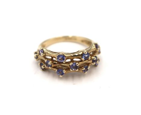 A 9ct yellow gold three row tanzanite ring - head size approx 20mm x 8mm - ring size approx K
