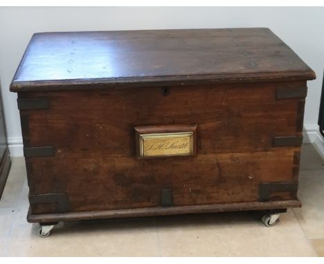 A Vintage tool trunk, lift lid with fittings to interior. 111cm wide 72cm deep x 69cm high. ( In good condition).