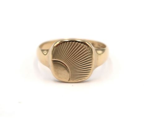 A 9ct yellow gold ring with a sun burst design - head size approx 12mm x 12mm - ring size approx S/T&nbsp;- approx weight 3.6