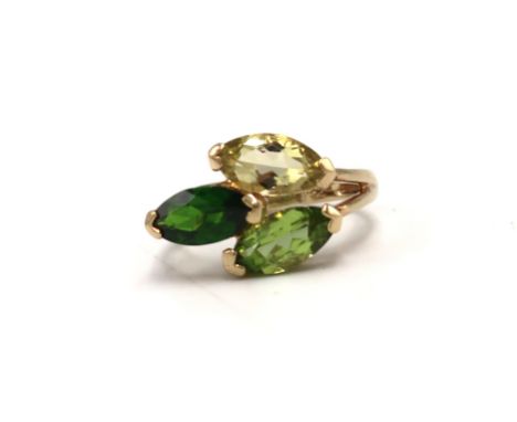 A 9k gold marked dress ring, with citrine, peridot, and diopside to the shoulder, size K, 2.7g.