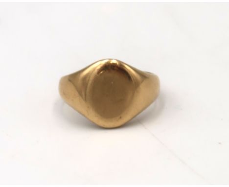 An 18ct gold signet ring, size L, 10.0g.