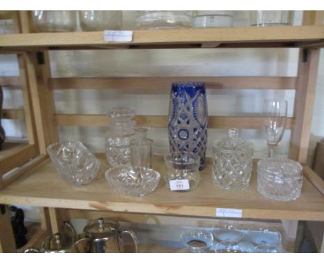 GLASS WARES INCLUDING A BOHEMIAN STYLE VASE WITH BLUE FLASHING