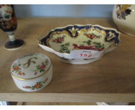 WORCESTER STYLE SMALL DISH DECORATED WITH AN EXOTIC BIRD AND FURTHER PILL BOX AND COVER