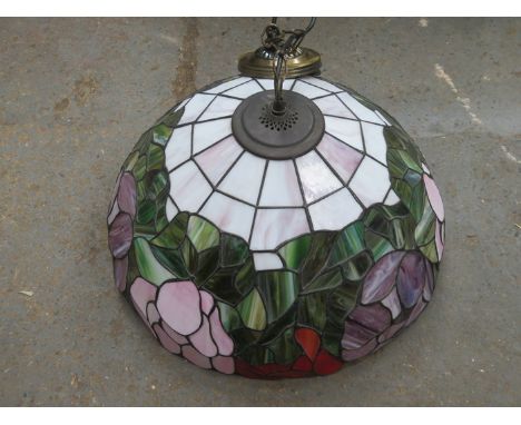 LARGE TIFFANY STYLE CEILING LIGHT, DIAMETER APPROXIMATELY 50cm 